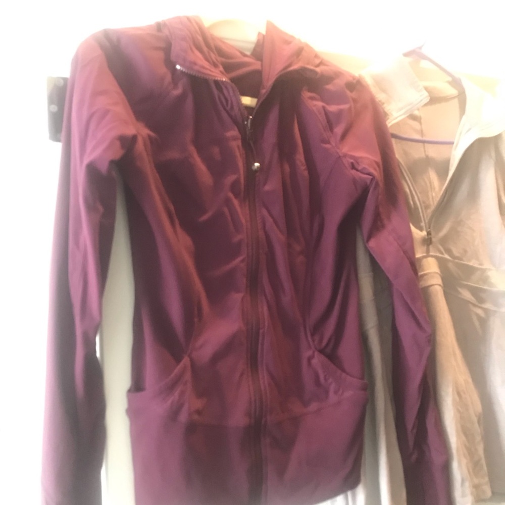 Lululemon zip up jacket size 8 wine color